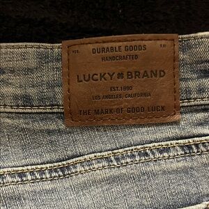 Lucky Brand Women’s Light Wash Denim Jeans - Very nice pair-like new-no holes